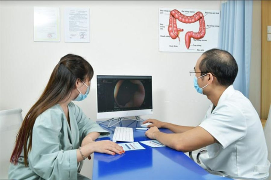 Điều trị và theo dõi đa polyp tuyến có yếu tố di truyền trong gia đình