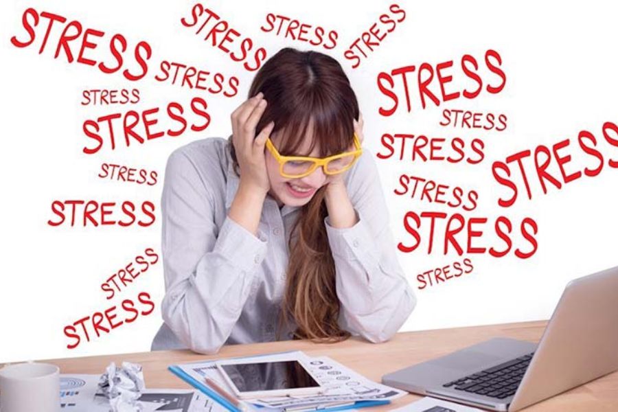 Stress lâu ngày làm bạn vừa đau bao tử vừa đau đại tràng